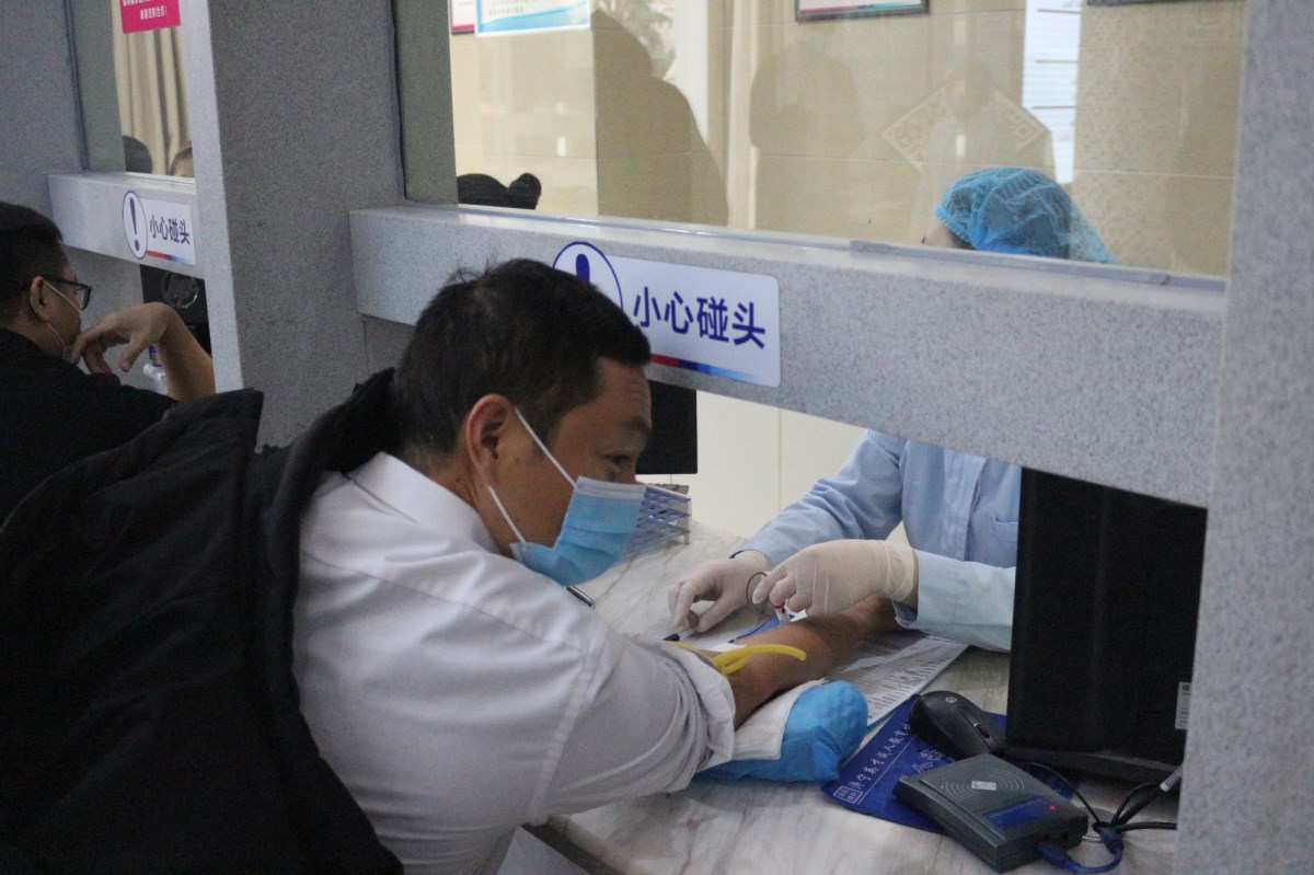 2-2012041A134U0.jpg